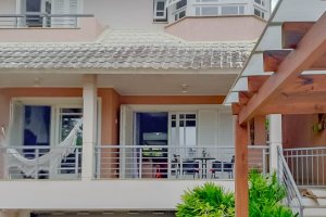 Casa à venda com 304m², 3 dormitórios, 1 suíte, 4 vagas, no bairro Espírito Santo em Porto Alegre