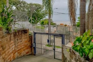 Casa à venda com 304m², 3 dormitórios, 1 suíte, 4 vagas, no bairro Espírito Santo em Porto Alegre