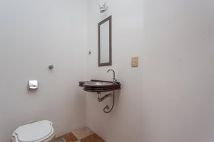 Casa à venda com 350m², 3 dormitórios, 1 suíte, 3 vagas, no bairro Vila Assunção em Porto Alegre