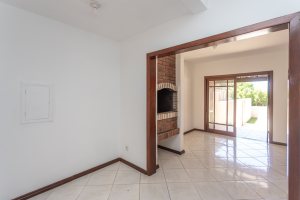 Casa à venda com 350m², 3 dormitórios, 1 suíte, 3 vagas, no bairro Vila Assunção em Porto Alegre