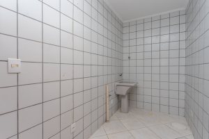 Casa à venda com 350m², 3 dormitórios, 1 suíte, 3 vagas, no bairro Vila Assunção em Porto Alegre