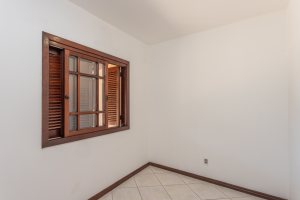 Casa à venda com 350m², 3 dormitórios, 1 suíte, 3 vagas, no bairro Vila Assunção em Porto Alegre