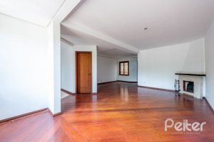 Casa à venda com 350m², 3 dormitórios, 1 suíte, 3 vagas, no bairro Vila Assunção em Porto Alegre