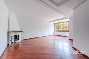 Casa à venda com 350m², 3 dormitórios, 1 suíte, 3 vagas, no bairro Vila Assunção em Porto Alegre