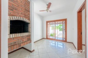 Casa à venda com 350m², 3 dormitórios, 1 suíte, 3 vagas, no bairro Vila Assunção em Porto Alegre