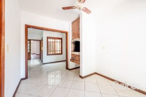 Casa à venda com 350m², 3 dormitórios, 1 suíte, 3 vagas, no bairro Vila Assunção em Porto Alegre