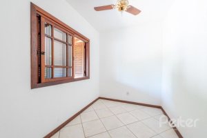 Casa à venda com 350m², 3 dormitórios, 1 suíte, 3 vagas, no bairro Vila Assunção em Porto Alegre