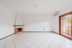 Casa à venda com 350m², 3 dormitórios, 1 suíte, 3 vagas, no bairro Vila Assunção em Porto Alegre