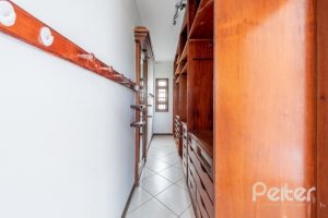 Casa à venda com 350m², 3 dormitórios, 1 suíte, 3 vagas, no bairro Vila Assunção em Porto Alegre
