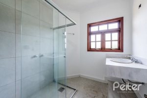 Casa à venda com 350m², 3 dormitórios, 1 suíte, 3 vagas, no bairro Vila Assunção em Porto Alegre
