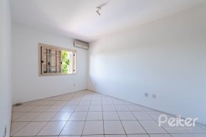 Casa à venda com 350m², 3 dormitórios, 1 suíte, 3 vagas, no bairro Vila Assunção em Porto Alegre