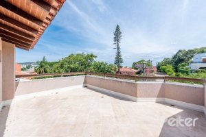 Casa à venda com 350m², 3 dormitórios, 1 suíte, 3 vagas, no bairro Vila Assunção em Porto Alegre