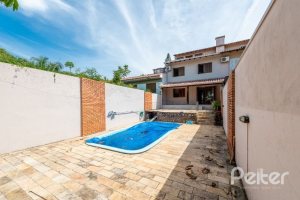 Casa à venda com 350m², 3 dormitórios, 1 suíte, 3 vagas, no bairro Vila Assunção em Porto Alegre