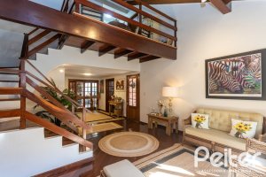 Casa em Condomínio à venda com 220m², 3 dormitórios, 1 suíte, 2 vagas, no bairro Ipanema em Porto Alegre