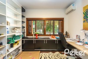 Casa em Condomínio à venda com 220m², 3 dormitórios, 1 suíte, 2 vagas, no bairro Ipanema em Porto Alegre