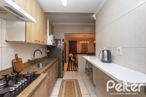 Casa em Condomínio à venda com 220m², 3 dormitórios, 1 suíte, 2 vagas, no bairro Ipanema em Porto Alegre