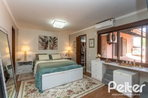 Casa em Condomínio à venda com 220m², 3 dormitórios, 1 suíte, 2 vagas, no bairro Ipanema em Porto Alegre