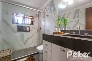 Casa em Condomínio à venda com 220m², 3 dormitórios, 1 suíte, 2 vagas, no bairro Ipanema em Porto Alegre