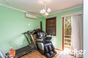 Casa em Condomínio à venda com 220m², 3 dormitórios, 1 suíte, 2 vagas, no bairro Ipanema em Porto Alegre