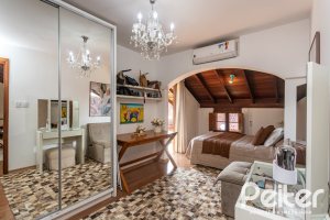 Casa em Condomínio à venda com 220m², 3 dormitórios, 1 suíte, 2 vagas, no bairro Ipanema em Porto Alegre