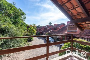Casa em Condomínio à venda com 220m², 3 dormitórios, 1 suíte, 2 vagas, no bairro Ipanema em Porto Alegre