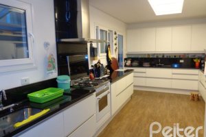 Casa em Condomínio à venda com 392m², 3 dormitórios, 1 suíte, 2 vagas, no bairro Terra Ville em Porto Alegre