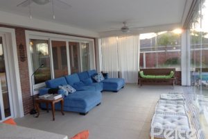 Casa em Condomínio à venda com 392m², 3 dormitórios, 1 suíte, 2 vagas, no bairro Terra Ville em Porto Alegre