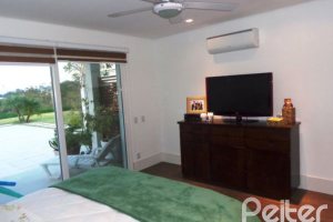 Casa em Condomínio à venda com 392m², 3 dormitórios, 1 suíte, 2 vagas, no bairro Terra Ville em Porto Alegre