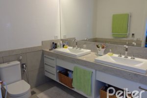 Casa em Condomínio à venda com 392m², 3 dormitórios, 1 suíte, 2 vagas, no bairro Terra Ville em Porto Alegre