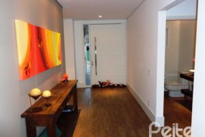 Casa em Condomínio à venda com 392m², 3 dormitórios, 1 suíte, 2 vagas, no bairro Terra Ville em Porto Alegre