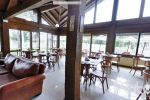 Casa em Condomínio à venda com 392m², 3 dormitórios, 1 suíte, 2 vagas, no bairro Terra Ville em Porto Alegre