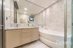 Casa em Condomínio à venda com 560m², 5 dormitórios, 5 suítes, 4 vagas, no bairro Terra Ville em PORTO ALEGRE