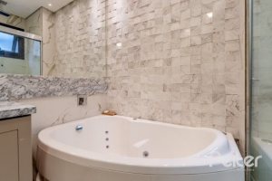 Casa em Condomínio à venda com 560m², 5 dormitórios, 5 suítes, 4 vagas, no bairro Terra Ville em PORTO ALEGRE