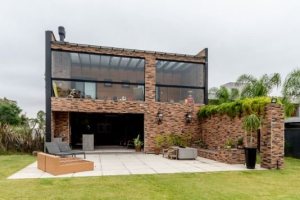 Casa em Condomínio à venda com 560m², 5 dormitórios, 5 suítes, 4 vagas, no bairro Terra Ville em PORTO ALEGRE