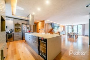 Casa em Condomínio à venda com 560m², 5 dormitórios, 5 suítes, 4 vagas, no bairro Terra Ville em PORTO ALEGRE