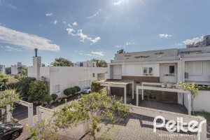 Casa em Condomínio à venda com 169m², 3 dormitórios, 1 suíte, 2 vagas, no bairro Tristeza em PORTO ALEGRE