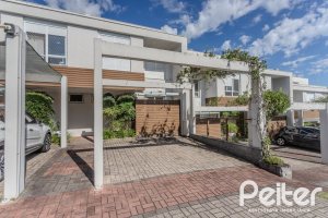 Casa em Condomínio à venda com 169m², 3 dormitórios, 1 suíte, 2 vagas, no bairro Tristeza em PORTO ALEGRE