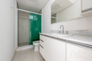 Casa em Condomínio à venda com 169m², 3 dormitórios, 1 suíte, 2 vagas, no bairro Tristeza em PORTO ALEGRE