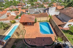 Casa à venda com 436m², 4 dormitórios, 4 suítes, 5 vagas, no bairro Vila Assunção em Porto Alegre