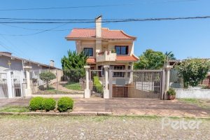 Casa à venda com 436m², 4 dormitórios, 4 suítes, 5 vagas, no bairro Vila Assunção em Porto Alegre