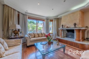 Casa à venda com 436m², 4 dormitórios, 4 suítes, 5 vagas, no bairro Vila Assunção em Porto Alegre