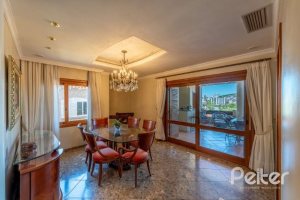 Casa à venda com 436m², 4 dormitórios, 4 suítes, 5 vagas, no bairro Vila Assunção em Porto Alegre