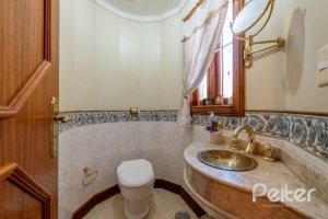 Casa à venda com 436m², 4 dormitórios, 4 suítes, 5 vagas, no bairro Vila Assunção em Porto Alegre