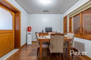 Casa à venda com 436m², 4 dormitórios, 4 suítes, 5 vagas, no bairro Vila Assunção em Porto Alegre