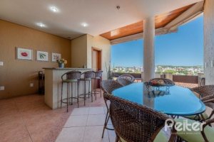 Casa à venda com 436m², 4 dormitórios, 4 suítes, 5 vagas, no bairro Vila Assunção em Porto Alegre