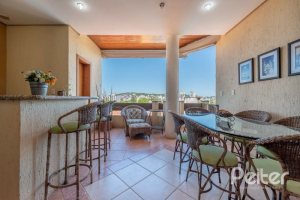 Casa à venda com 436m², 4 dormitórios, 4 suítes, 5 vagas, no bairro Vila Assunção em Porto Alegre