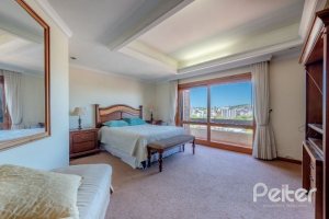 Casa à venda com 436m², 4 dormitórios, 4 suítes, 5 vagas, no bairro Vila Assunção em Porto Alegre