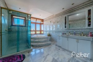 Casa à venda com 436m², 4 dormitórios, 4 suítes, 5 vagas, no bairro Vila Assunção em Porto Alegre