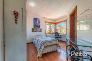 Casa à venda com 436m², 4 dormitórios, 4 suítes, 5 vagas, no bairro Vila Assunção em Porto Alegre