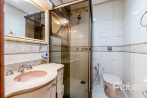 Casa à venda com 436m², 4 dormitórios, 4 suítes, 5 vagas, no bairro Vila Assunção em Porto Alegre